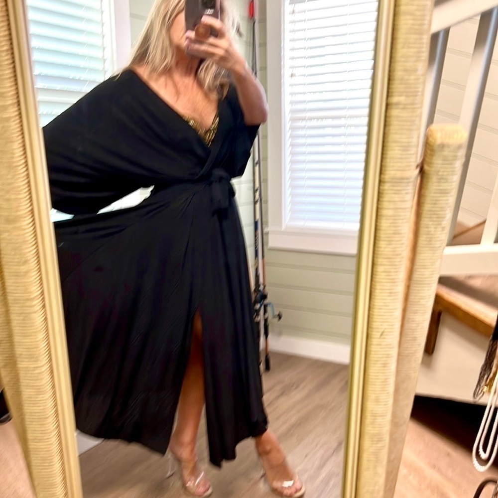 🔥Free People,FP Beach,Kauai black wrap, Gorgeous oversized Dress,Size Med. - Picture 14 of 14